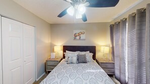 2 bedrooms, desk, iron/ironing board, travel cot