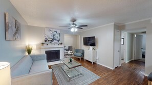 Smart TV, fireplace