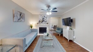 Smart TV, fireplace