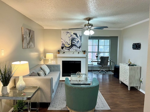 New 2BD, Pool, DFW South 183/161 - Irving I241