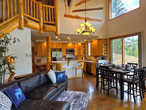 Moose Manor – Antlers, Aspens, and Alpine Peace in the Heart of the Rockies