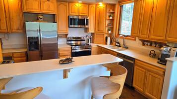 Refrigerador, microondas, horno y parrilla de estufa