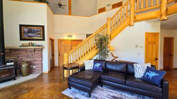 Smart-TV, Kamin, DVD-Player, Tischfußball