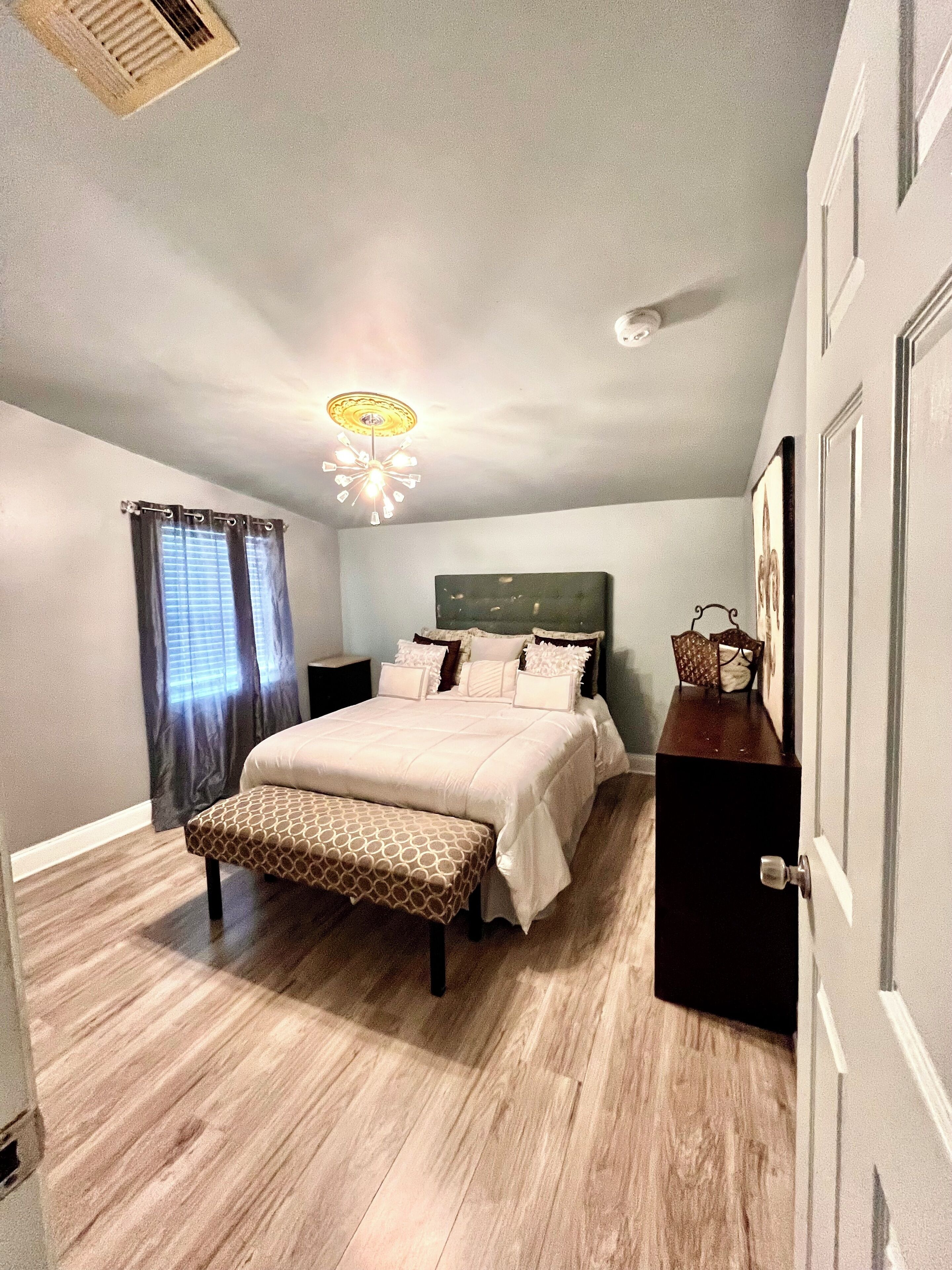 2 多间卧室、熨斗/熨衣板、免费 WiFi、床单