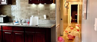 Charming 2-bedroom townhome 5 mins from Airport