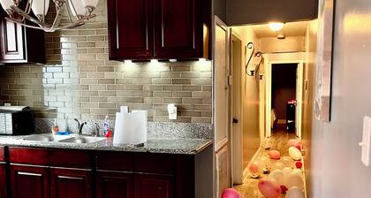 Charming 2-bedroom townhome 5 mins from Airport