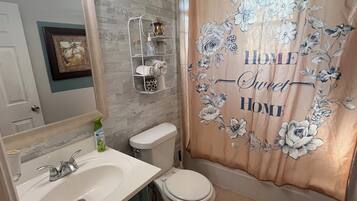 毛巾、肥皂、卫生纸