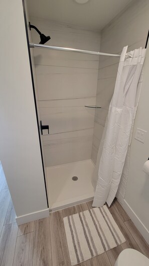 Dusche, Handtücher, Seife, Shampoo