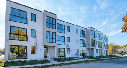 BRAND NEW LISTING
Cozy 1-bedroom condo with WiFi, AC in fabulous Traverse City