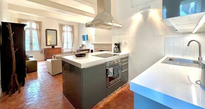 Live Uzès 100% – Right in the Historic Center