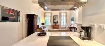 Le 100% Uzès, Right in the Historic Center