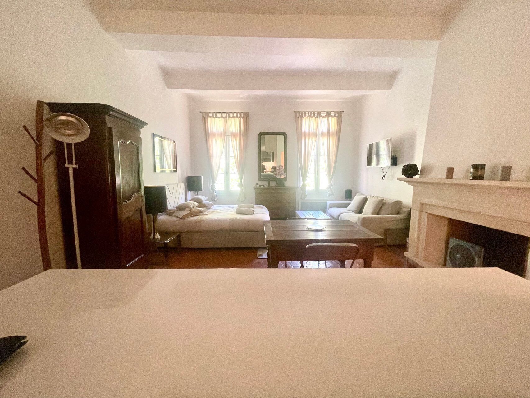 Desk, WiFi, bed sheets
