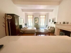 Desk, WiFi, bed sheets