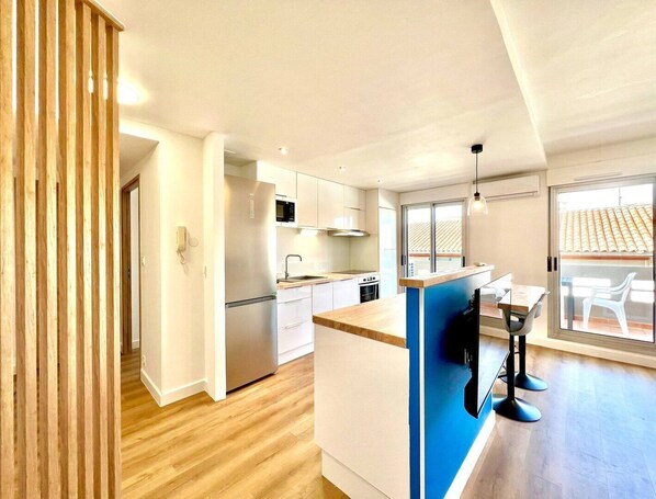 Kühlschrank, Mikrowelle, Ofen, Geschirrspüler