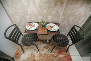 Dining - Luxury Studio Serviced Apartment near US Embassy (Accra)