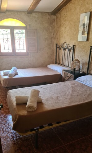 3 bedrooms, iron/ironing board, WiFi, bed sheets