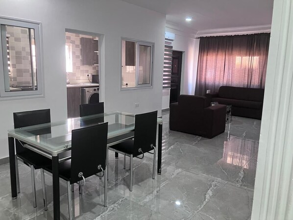 Interior - Zaida Luxe Stay - 2BR Apt in Osu (Accra)