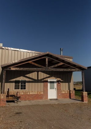 Exterior - Countryside 1-bedroom apartment in fabulous Billings with WiFi, AC (Billings)