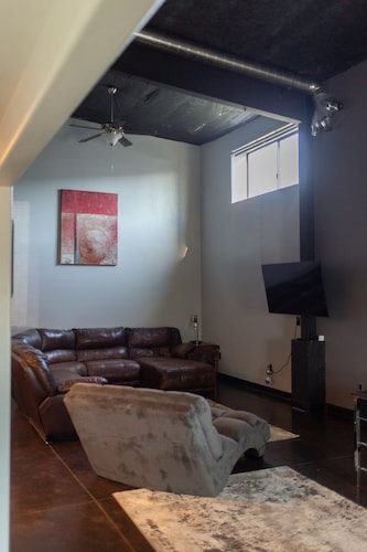 Countryside 1-bedroom apartment in fabulous Billings with WiFi, AC