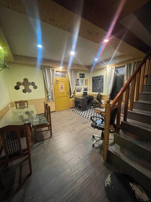 Dining - Mountain Water Stream,Cozy Retreat amongst Devdar Trees in charming Naggar (Naggar)