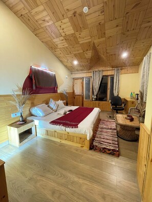 2 bedrooms, WiFi, bed sheets - Mountain Water Stream,Cozy Retreat amongst Devdar Trees in charming Naggar (Naggar)
