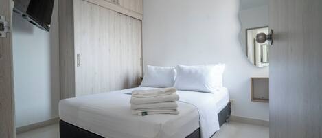 3 makuuhuonetta, silitysrauta/-lauta, vauvan matkasänky, Wi-Fi