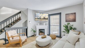 Smart-TV, peis og bøker