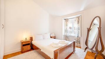 1 slaapkamer, een strijkplank/strijkijzer, internet, beddengoed