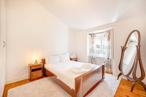 1 bedroom, iron/ironing board, internet, bed sheets