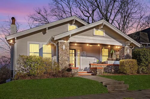 100 Year Old Southern Charmer ~HOT TUB~ Great Local