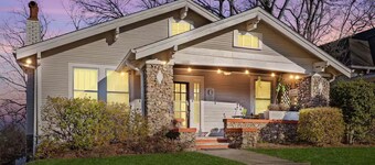 100 Year Old Southern Charmer ~HOT TUB~ Great Local