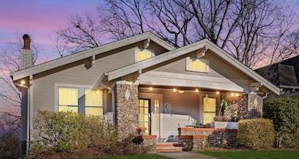 100 Year Old Southern Charmer ~HOT TUB~ Great Local