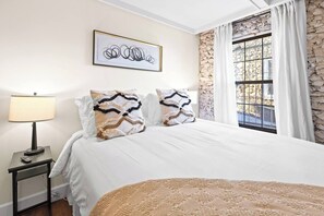 4 bedrooms, desk, iron/ironing board, travel cot - 100 Year Old Southern Charmer ~HOT TUB~ Great Local (Birmingham)