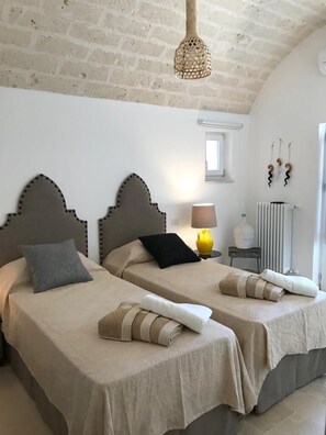 4 camere, Wi-Fi gratuito, lenzuola