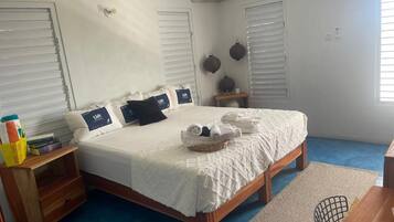 4 soveværelser, pengeskab på værelset, mørklægningsgardiner