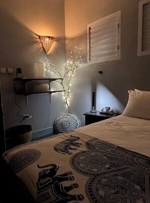 Comfort Villa | 4 bedrooms, in-room safe, blackout drapes, iron/ironing board - The Bakers Villa- Old Wharf Limited (Treasure Beach)