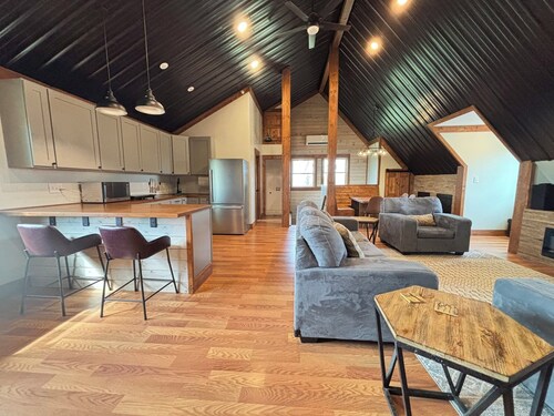 Charming 3-bedroom Loft on the Bourbon Trail.