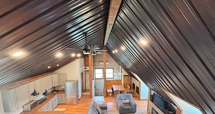 Charming 3-bedroom Loft on the Bourbon Trail.