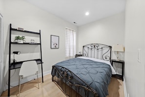 3 slaapkamers, een strijkplank/strijkijzer, wifi, beddengoed