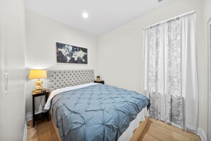 3 soverom, strykejern/-brett, wi-fi og sengetøy