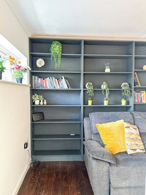 Interior - Modern 3 Bed Home - Pets Welcome + FREE Parking (Canterbury)