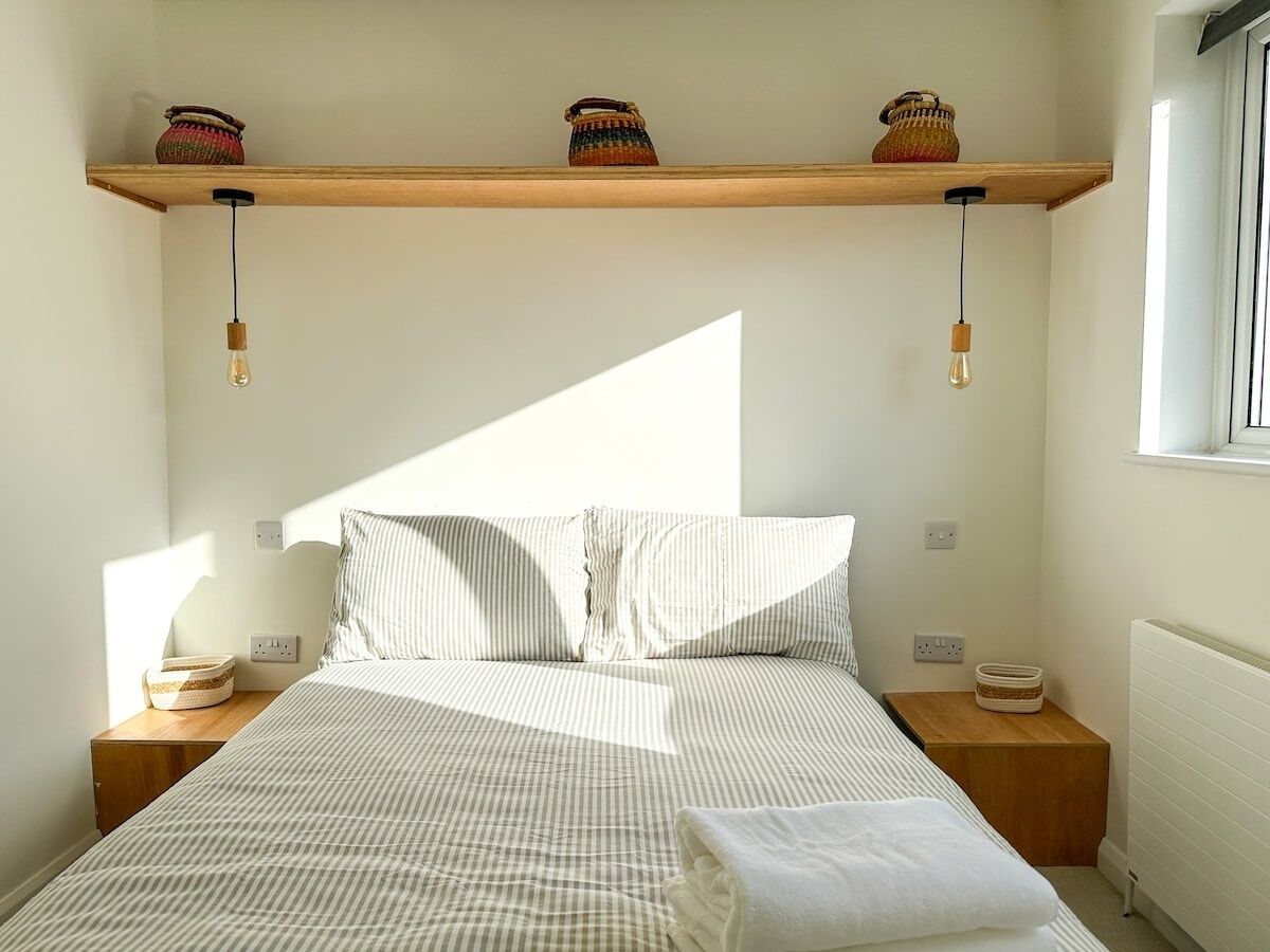 3 makuuhuonetta, silitysrauta/-lauta, ilmainen Wi-Fi, vuodevaatteet