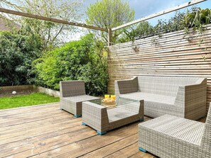 Terrace/patio - Modern 3 Bed Home - Pets Welcome + FREE Parking (Canterbury)