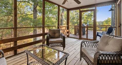 Charming Lakefront Estate that Sleeps 12 on Beautiful Rough River Lake, KY!