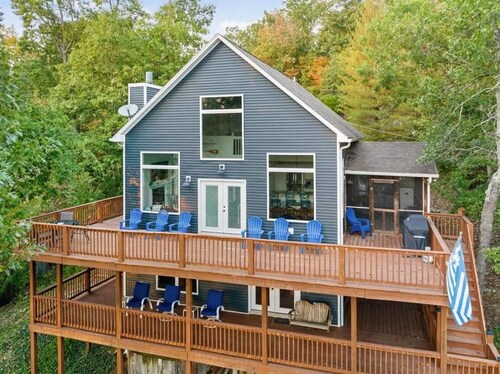 Charming Lakefront Estate that Sleeps 12 on Beautiful Rough River Lake, KY!