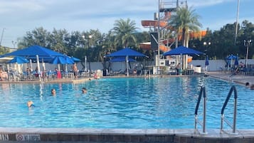 Piscine couverte, piscine extérieure