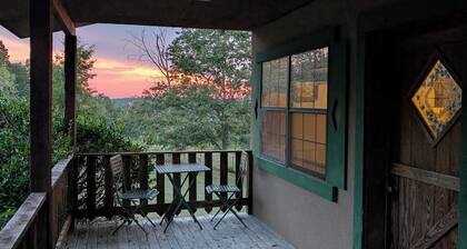 Lovely Cottage nestled in Northern Arkansas's scenic Ozark Mountains