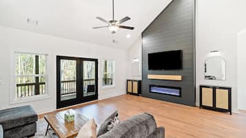 Smart TV, fireplace, DVD player