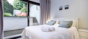 Deluxe Garden Condo Near Centre