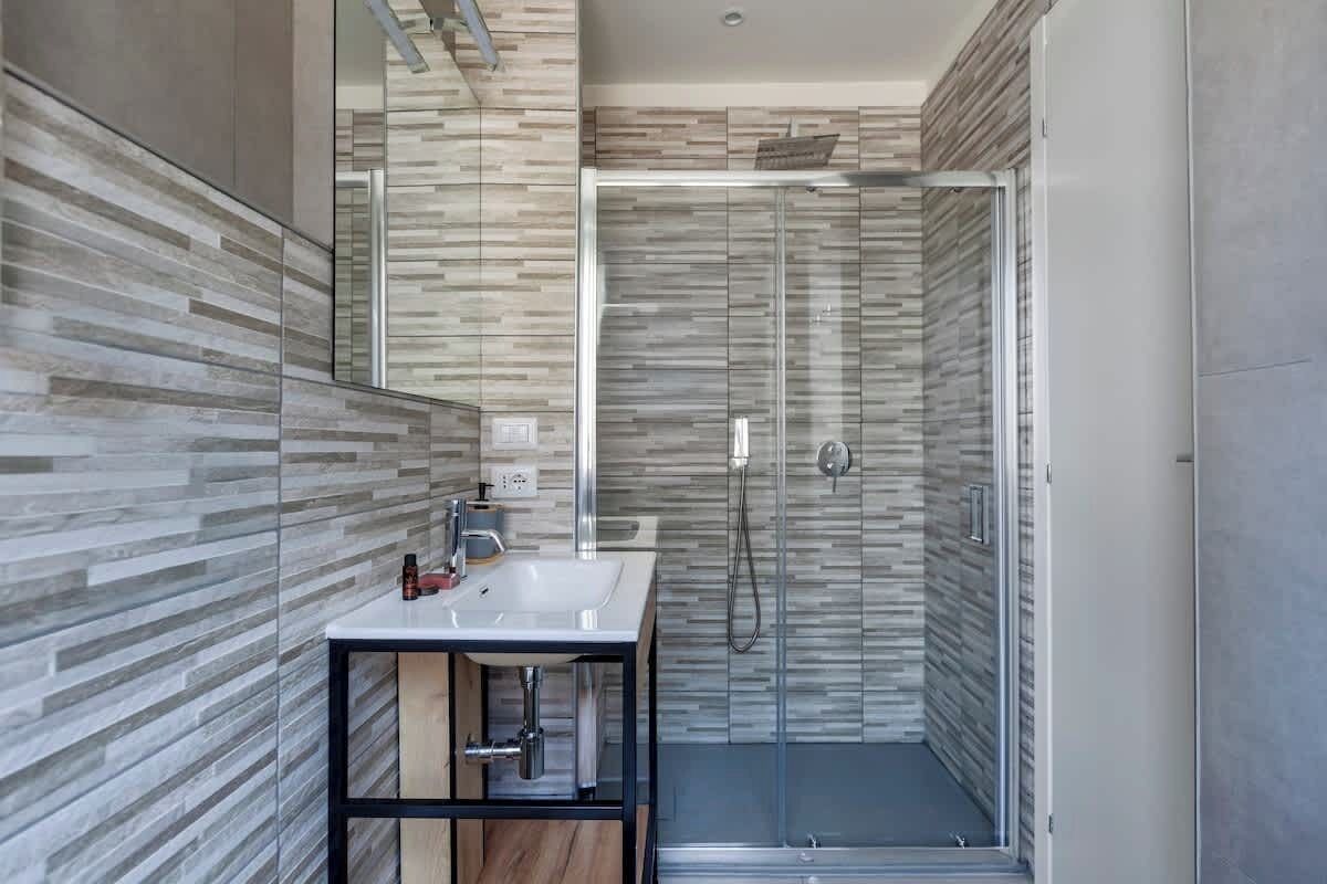 Shower, hair dryer, shampoo